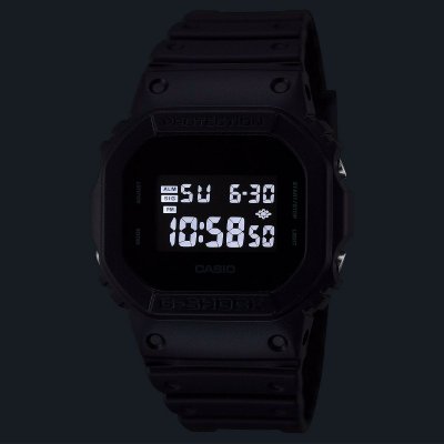 Casio Miesten rannekellot DW-5600UBB-1ER Musta Lasi