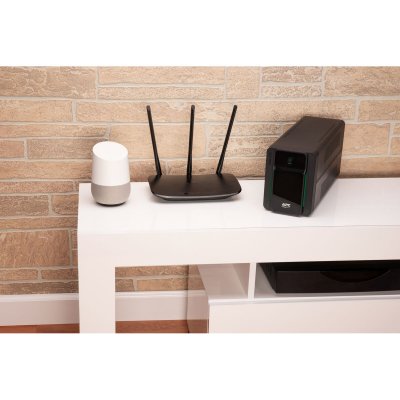 APC Keskeytymätön Virtalähdejärjestelmä Interaktiivinen Järjestelmä UPS BVX700LI 360 W Musta