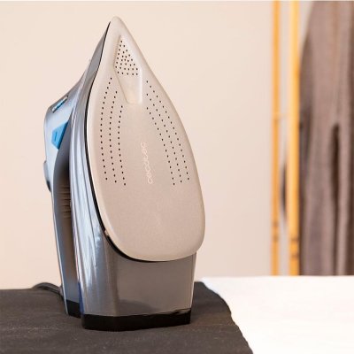 Cecotec Höyrysilitysrauta IronHero 3200 Vital W Musta